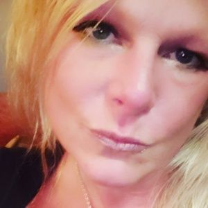 Meet your Posher, Dee